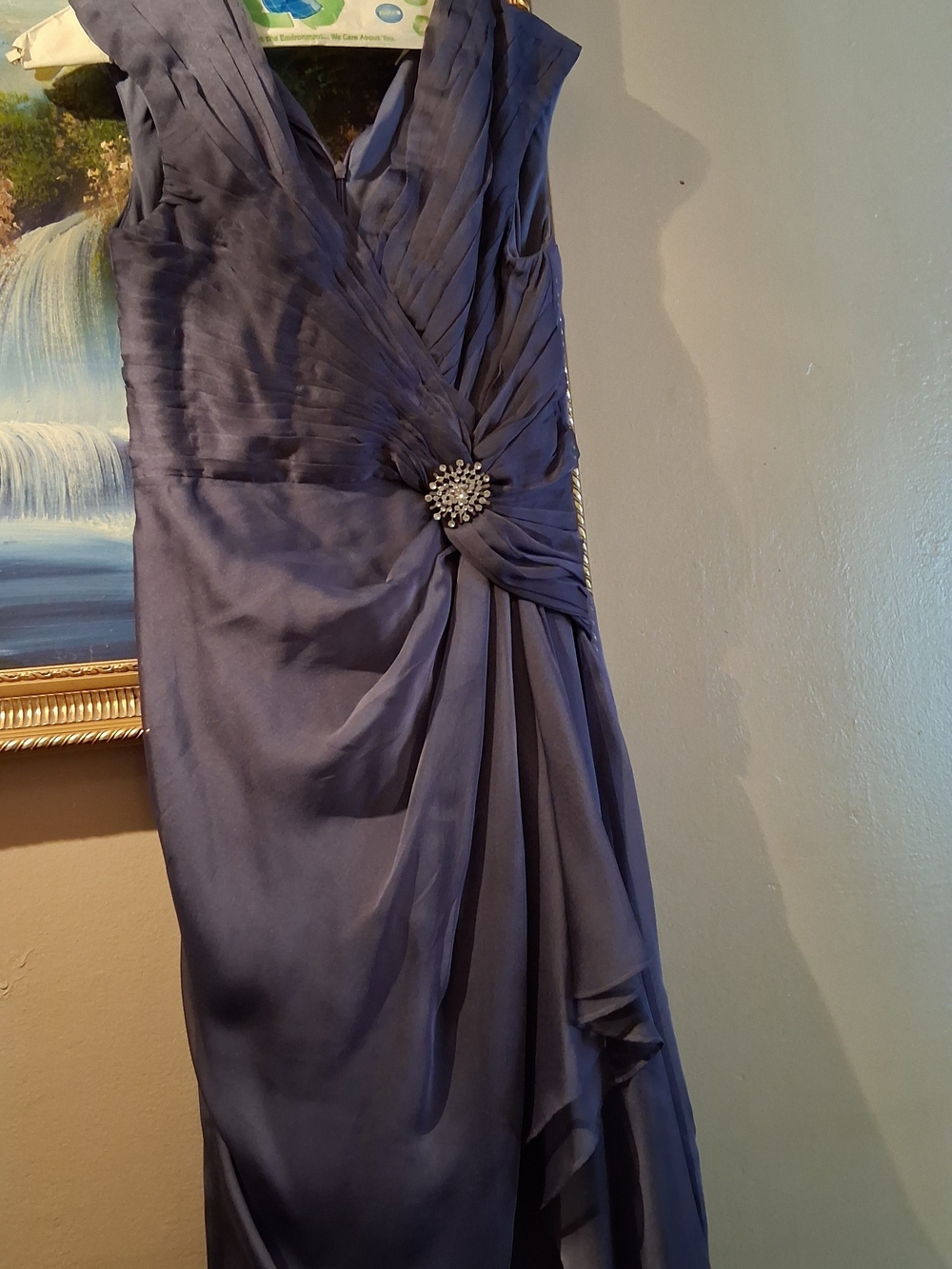 Elegant Navy Blue Evening Dress with Rhinestone Brooch